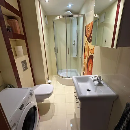 Private 1br For 4 Free Spacious Premium Parking & Netflix Appartement *