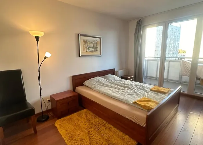 Private - Free Parking - Netflix Poznań